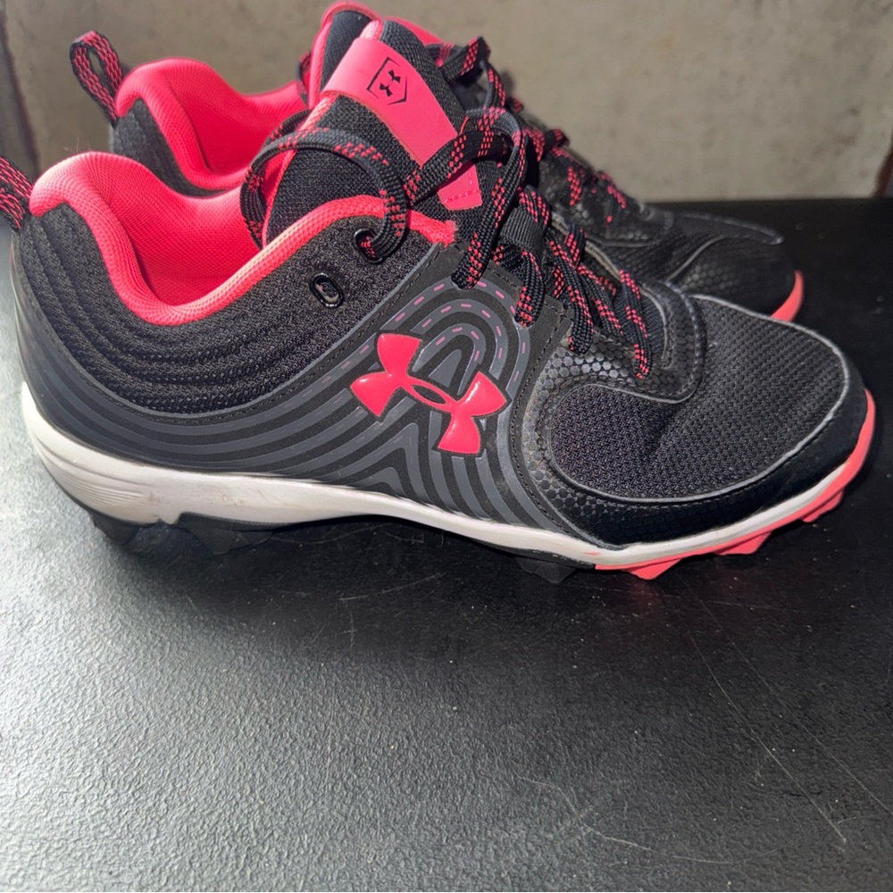 Under Armour Women's Black and Pink Sports Shoes